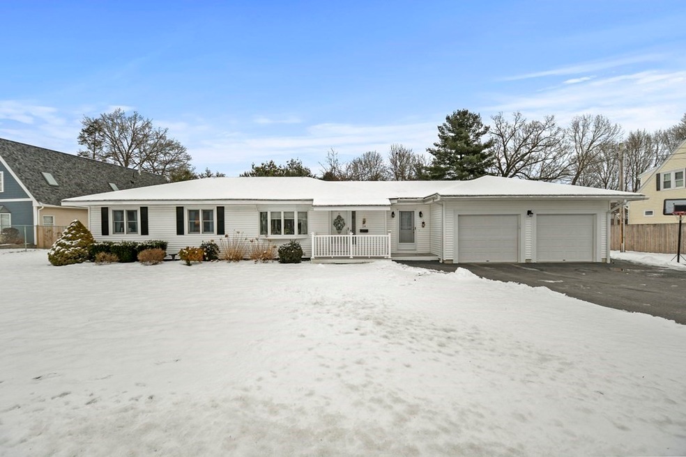 22 Edgemere Blvd unit 24, Shrewsbury, MA 01545 - photo 1