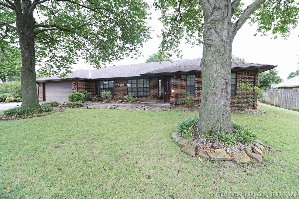 3200 Brighton Ln, Bartlesville, OK 74006 - photo 1