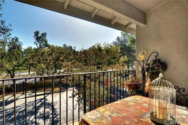 Come see this great condo in Anaheim Hills.