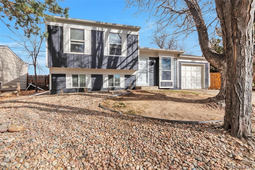 20717 E Coolidge Place, Aurora, CO 80011 - photo 1