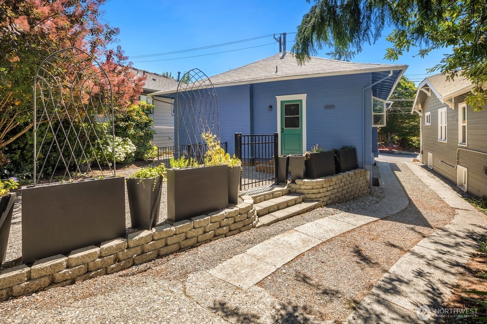 1624 N 50th St unit B, Seattle, WA 98103 - photo 1