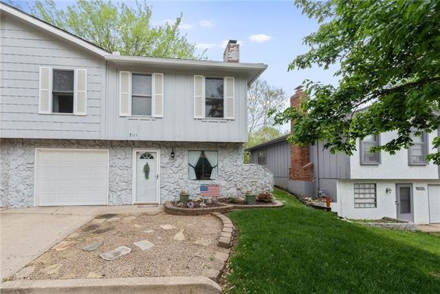 7523 Monrovia St, Shawnee, KS 66216 - photo 1