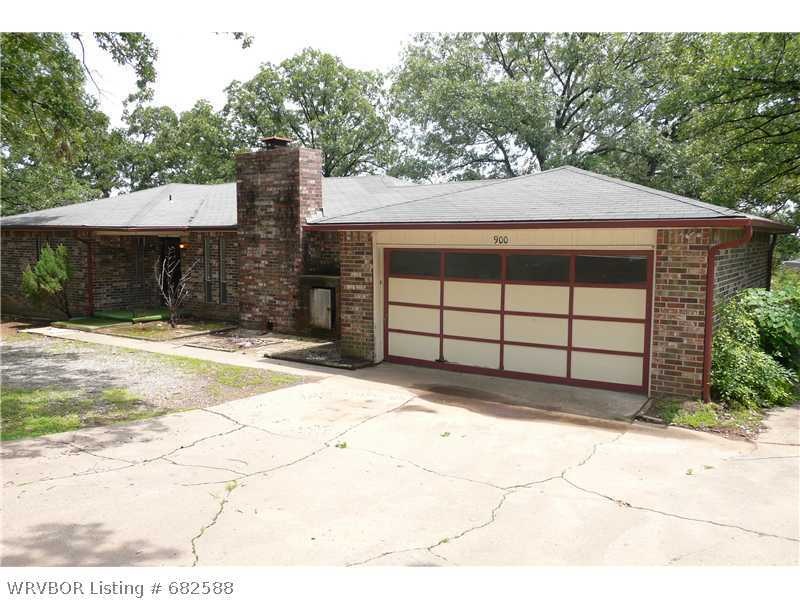 900 Woodland St, Muldrow, OK 74948 - photo 1