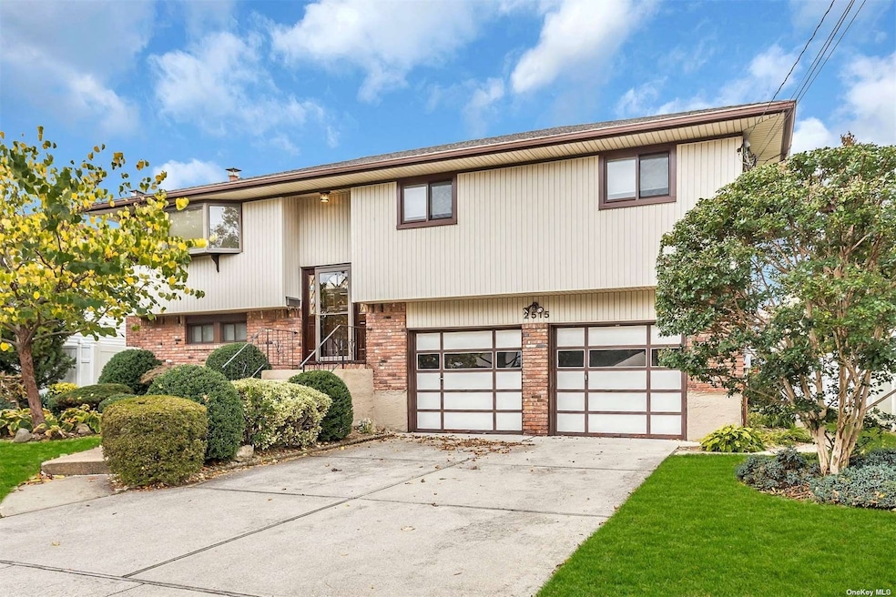 2515 Park Ct, Bellmore, NY 11710 - photo 1