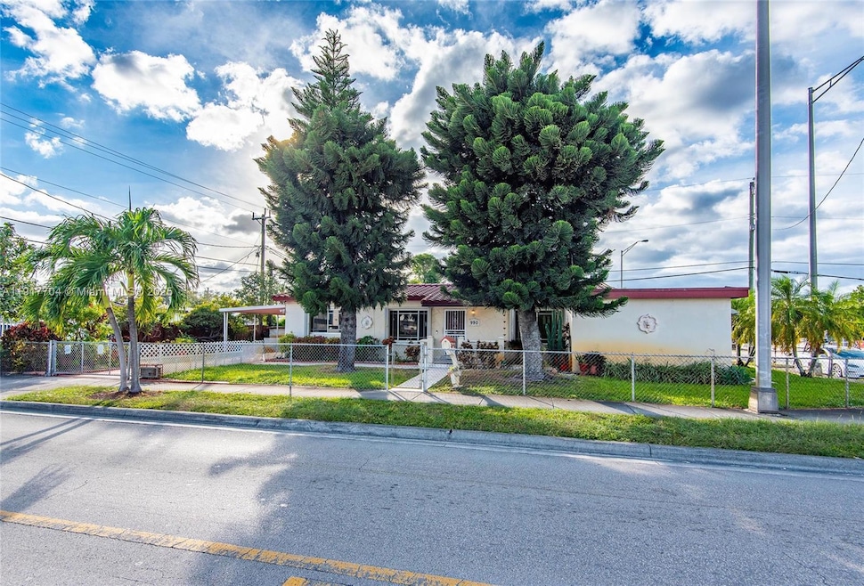 990 E 2nd St, Hialeah, FL 33010 - photo 1