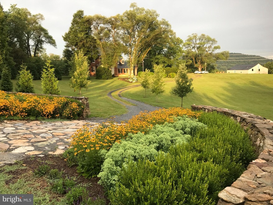 898 Fodderstack Rd, Flint Hill, VA 22627 - photo 1