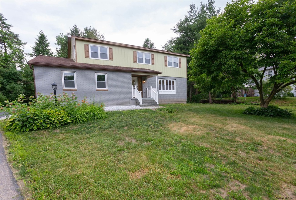 1505 Wheatly Ct, Schenectady, NY 12309 - photo 1