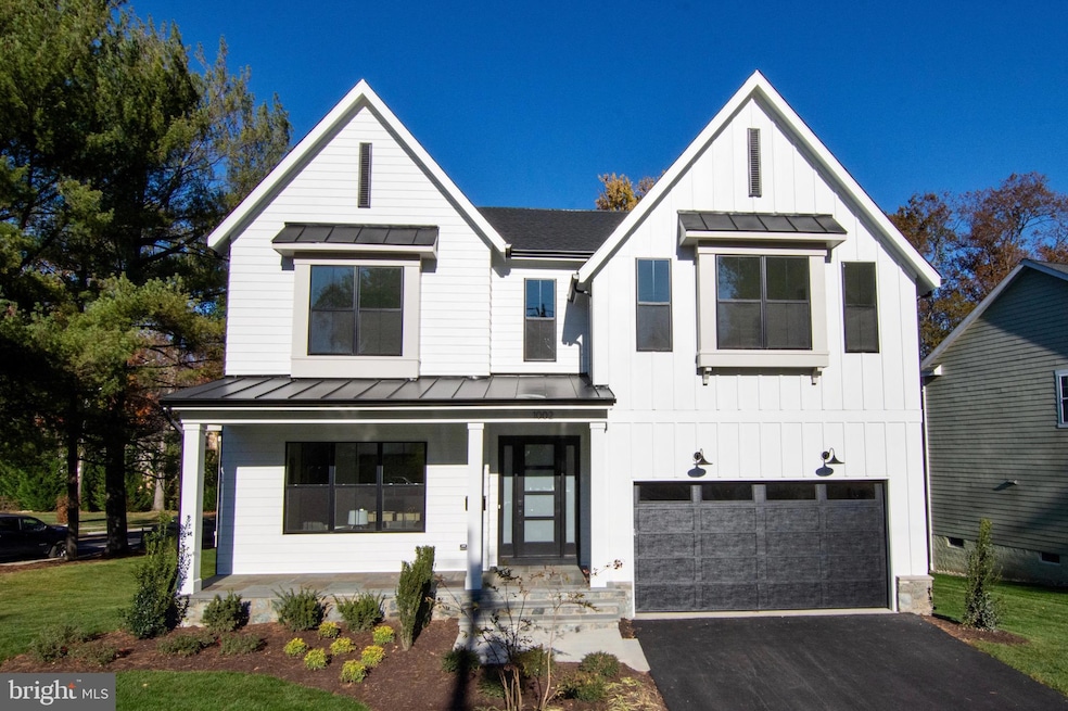 1002 Hillcrest Dr SW, Vienna, VA 22180 - photo 1