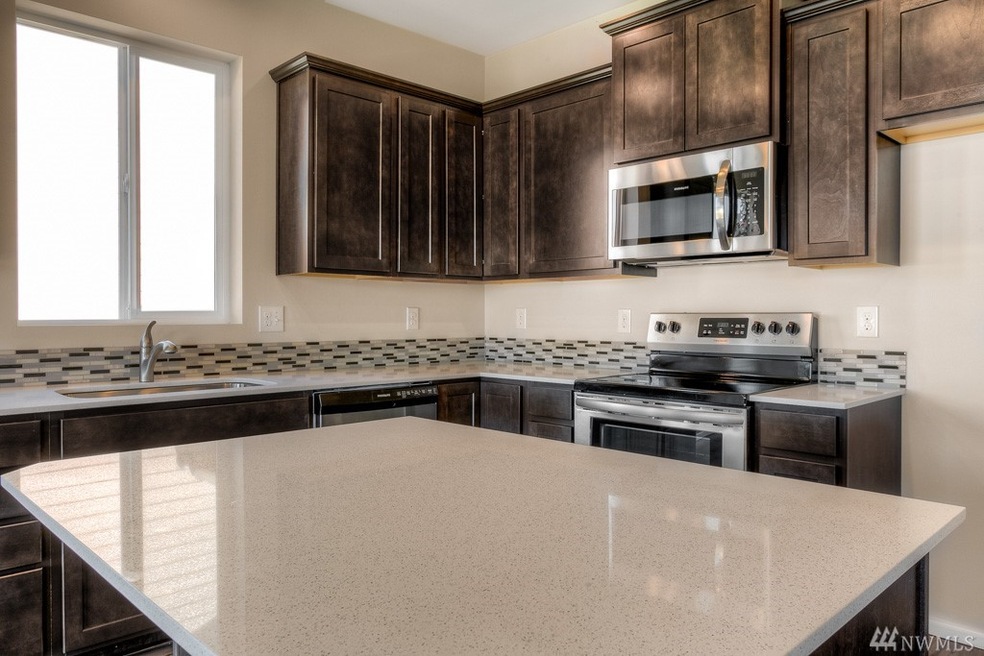 107 Hickory Ave SW unit 33, Orting, WA 98360 - photo 1