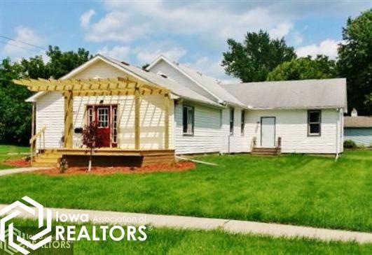 830 E 7th St N, Newton, IA 50208 - photo 1