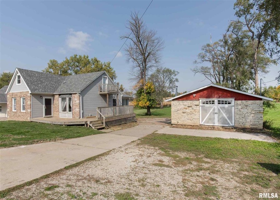 2376 W 49th St, Davenport, IA 52806 - photo 1
