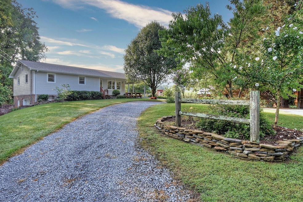 367 Toll Branch Rd, Johnson City, TN 37601 - photo 1