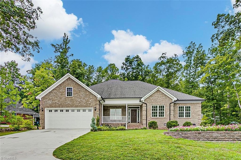 1011 E Chamberlin Dr, Asheboro, NC 27205 - photo 1