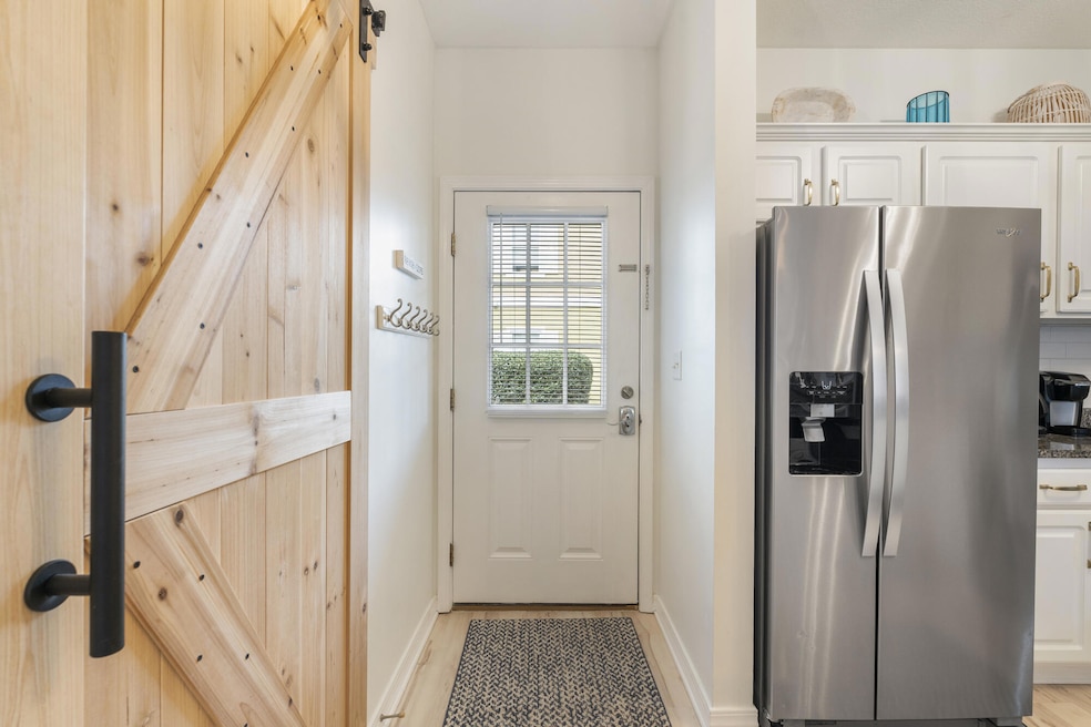 Unit 6101 Foyer