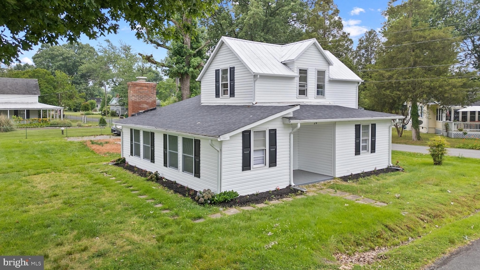 24 Nelson St, Colonial Beach, VA 22443 - photo 1