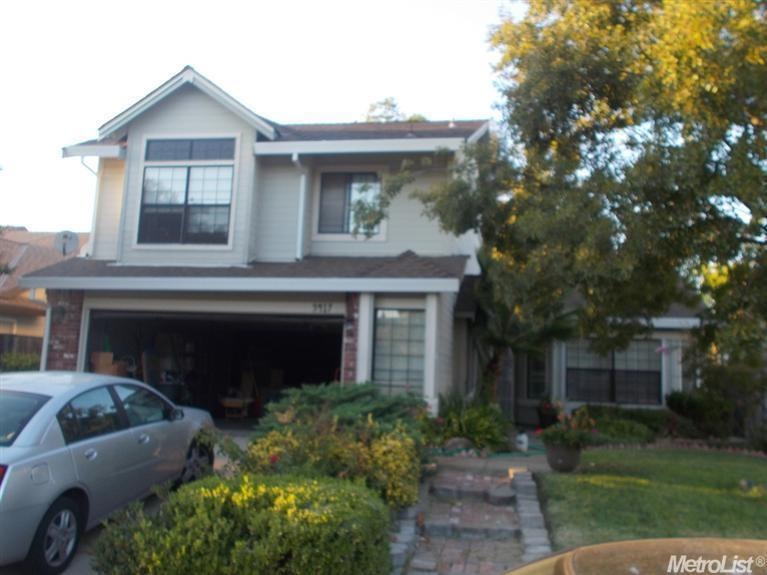 Wonderful front yard with brick fireplace to front