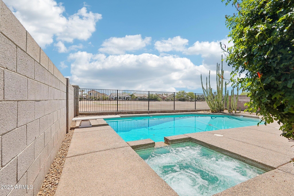 35-web-or-mls-E Brooks St-1204-035