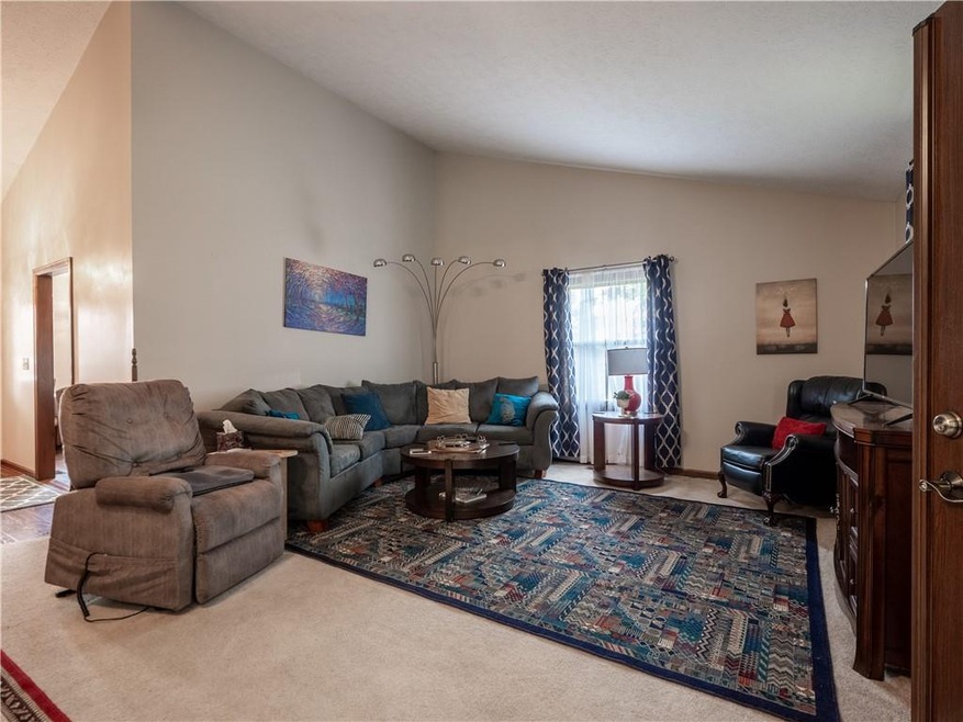 555 Crestpoint Ln, Plainfield, IN 46168 - photo 1