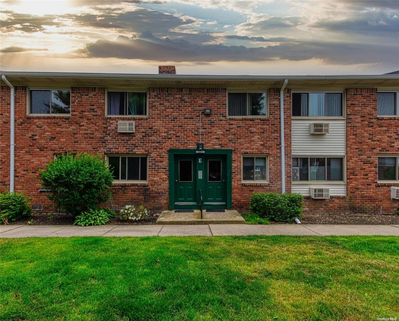 2453 Union Blvd unit 7A, Islip, NY 11751 - photo 1