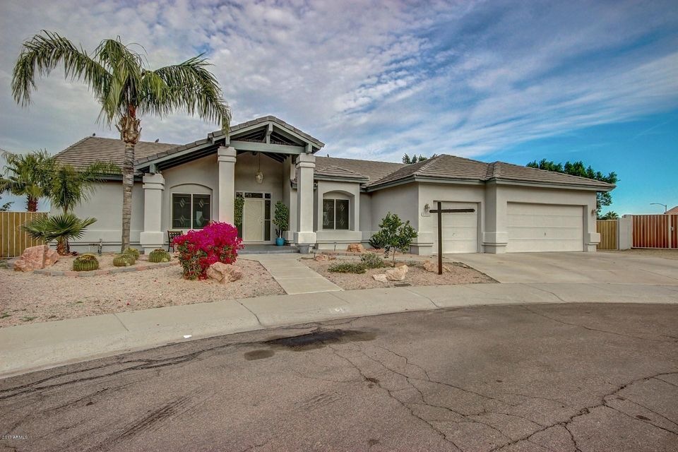 Front of Home in Cul-De-Sac