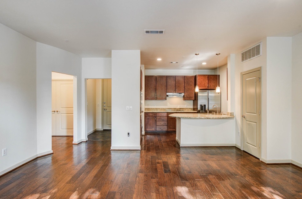 Jackson Place unit 103, Houston, TX 77007 - photo 1