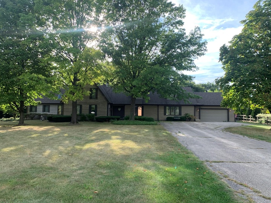 8S770 Wayewood Ln, Naperville, IL 60565 - photo 1