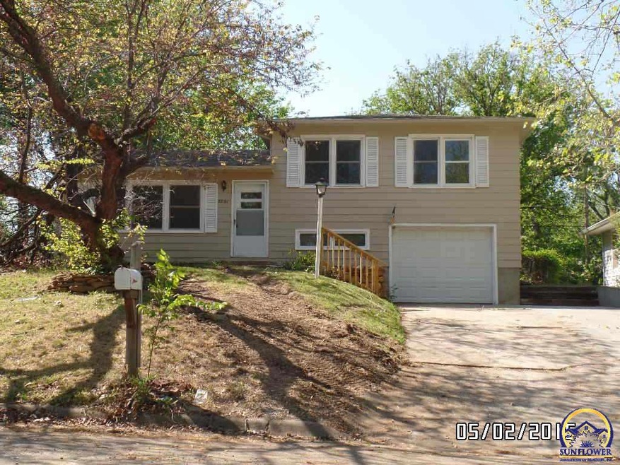 3521 SW Brendan Ave, Topeka, KS 66611 - photo 1