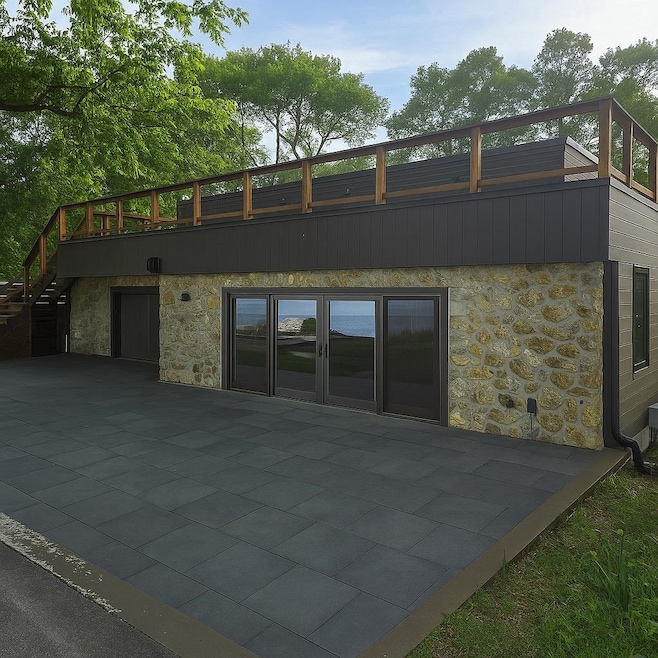 For Sale $1,098,000