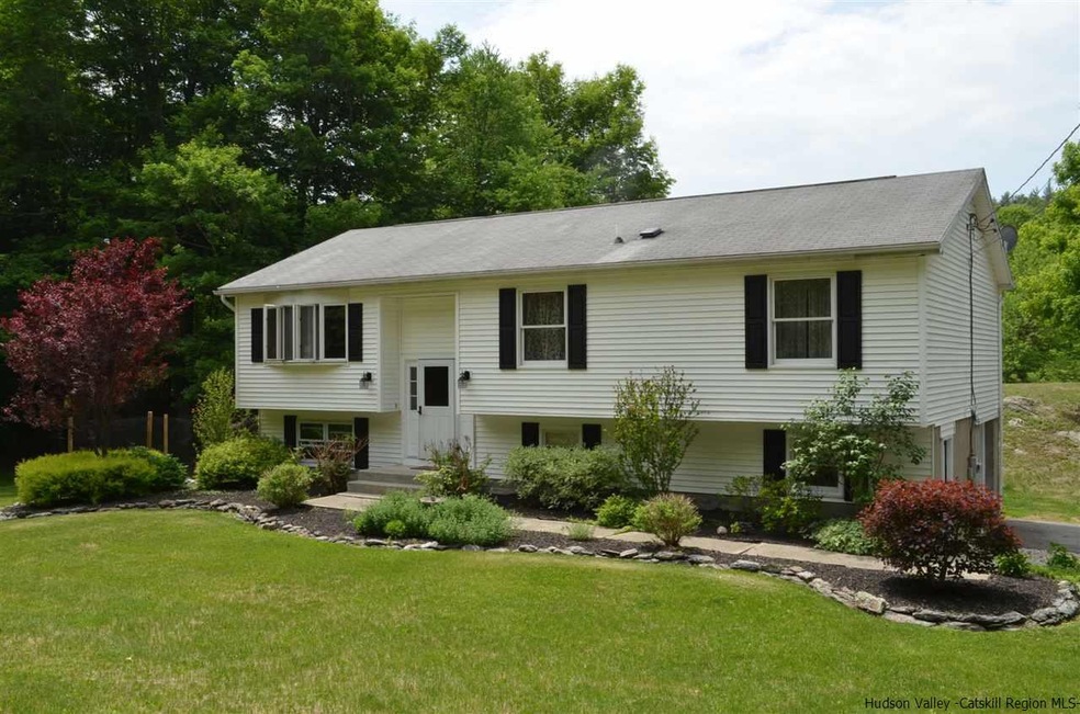 216 N Knob Hill Rd, Stanfordville, NY 12581 - photo 1