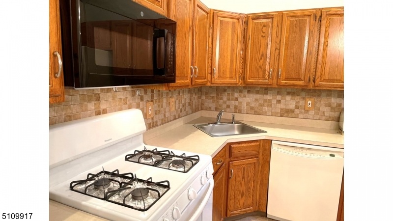 47 Rachel Ct unit H2, Franklin Park, NJ 08823 - photo 1