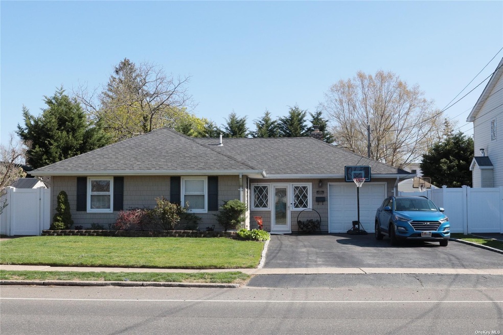 400 Foxhurst Rd, Oceanside, NY 11572 - photo 1