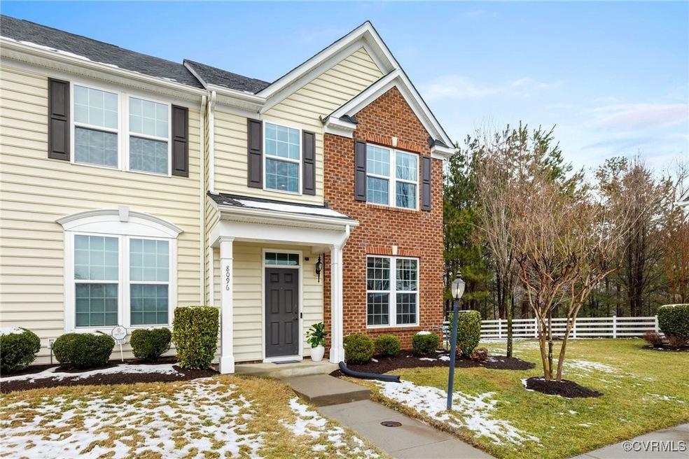 View of front of house featuring a front yard