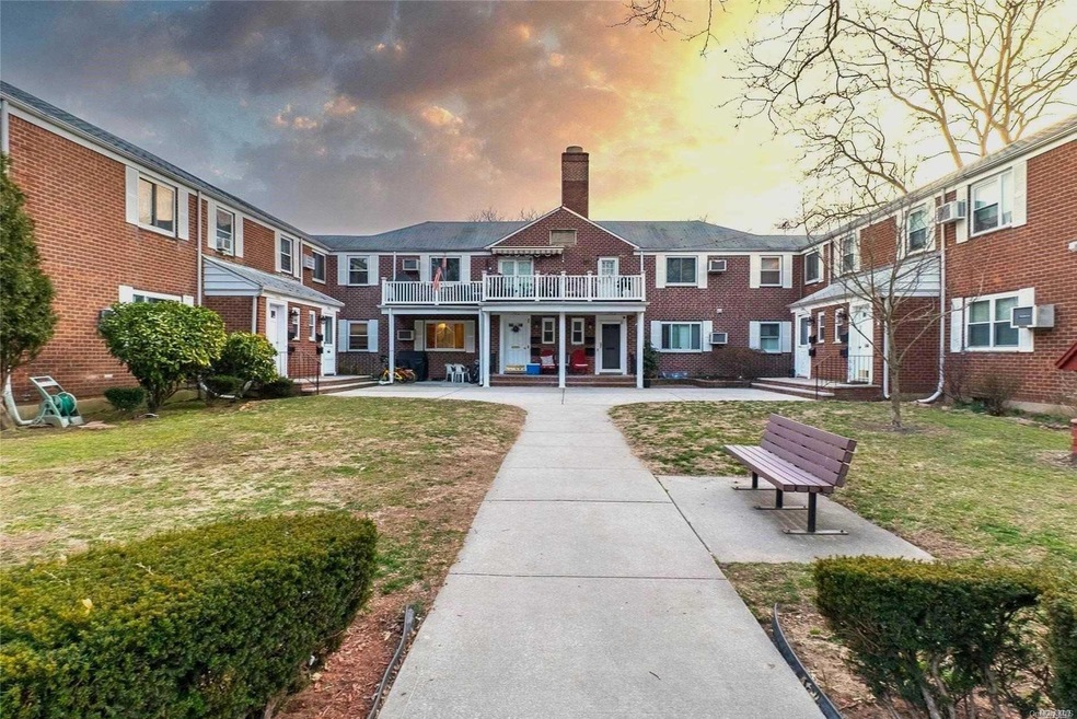 7410 255th St unit Upper, Glen Oaks, NY 11004 - photo 1