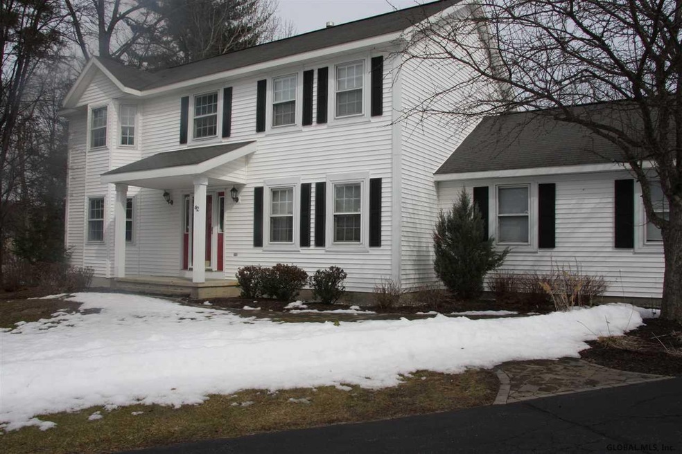 42 Macaulay Ln, Schenectady, NY 12309 - photo 1