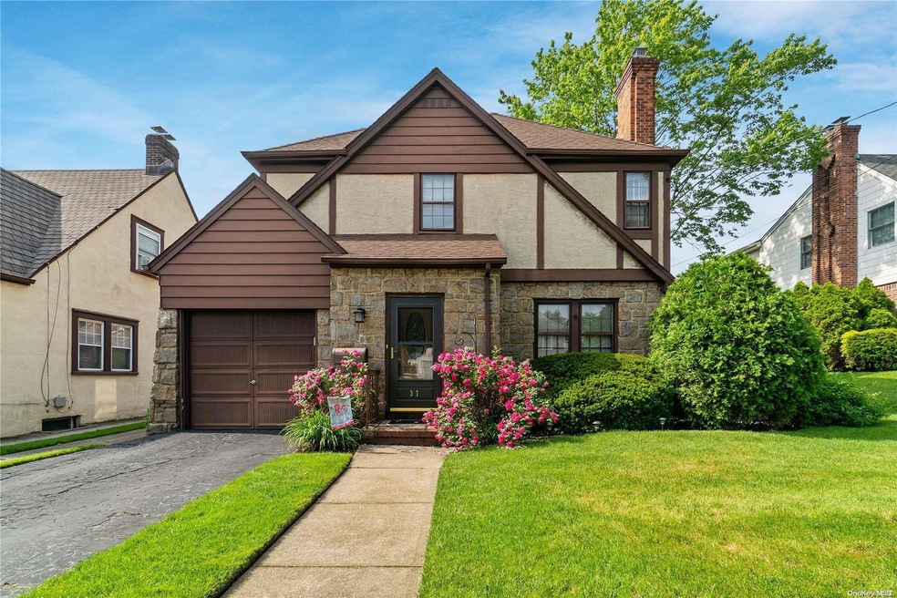 37 Mayfair Ave, Floral Park, NY 11001 - photo 1