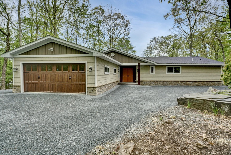 122 Broadmoor Dr, Hawley, PA 18428 - photo 1