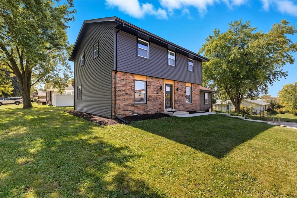 5801 W Allwood Dr, Franklin, WI 53132 - photo 1