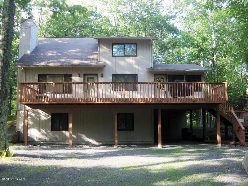 802 Saddle Brook Ct, Hawley, PA 18428 - photo 1