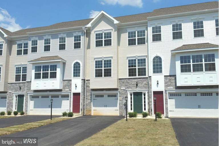 10361 Lantern Ln, Hagerstown, MD 21740 - photo 1