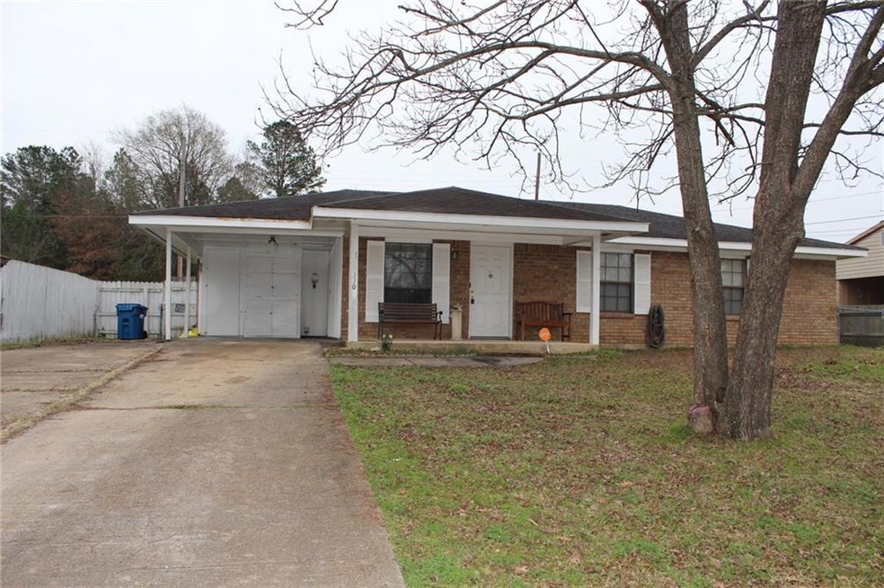 FRONT: Nice curb appeal