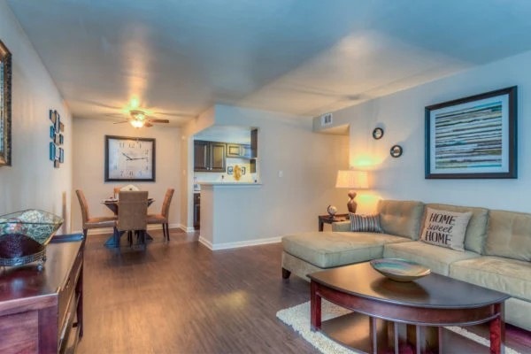 327 W West Huffsmith Dr unit 404, Tomball, TX 77375 - photo 1