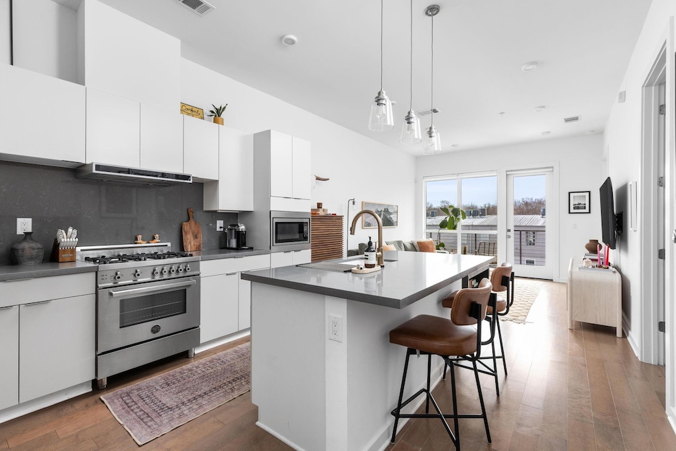 Kitchen featuring a breakfast bar area, under cab
