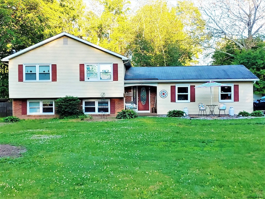 28 Chapel Ln, Glenmont, NY 12077 - photo 1