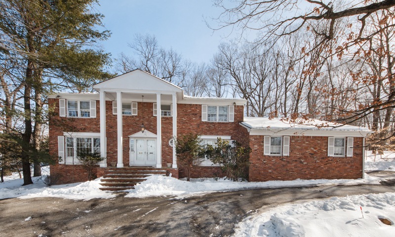 69 Shrewsbury Dr, Livingston, NJ 07039 - photo 1