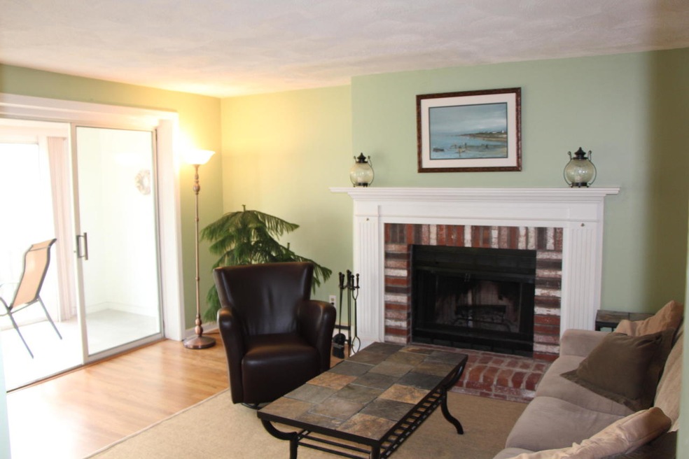 8 Teaberry Ln, Edgartown, MA 02539 - photo 1