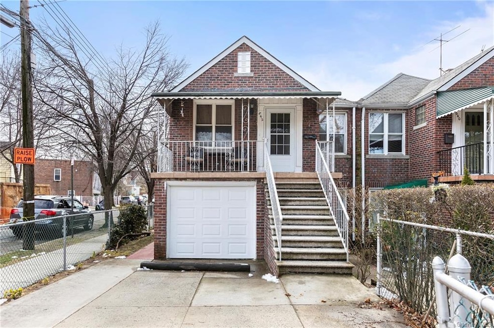 842 Neill Ave, Bronx, NY 10462 - photo 1