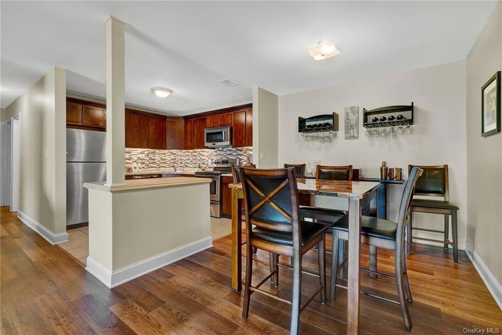 112 Cartwheel Ct unit 28, Washingtonville, NY 10992 - photo 1