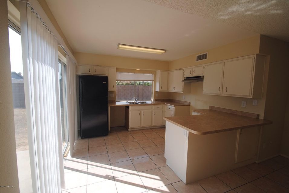 4228 N 81st Dr, Phoenix, AZ 85033 - photo 1