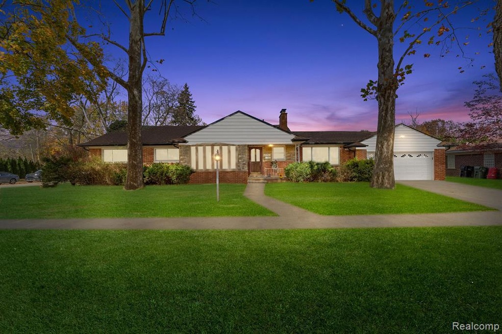 17142 Pinecrest Dr, Allen Park, MI 48101 - photo 1