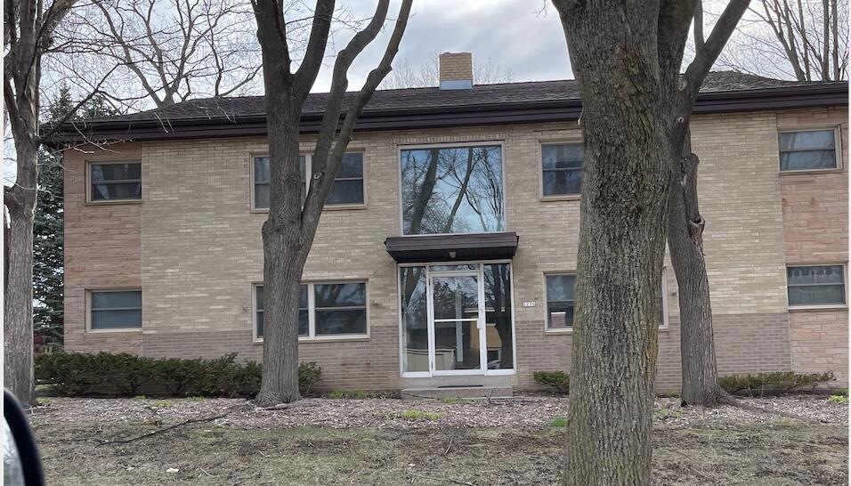 1236 N 116th St, Wauwatosa, WI 53226 - photo 1